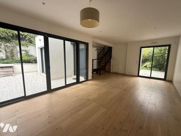  maison de 198 m2 et terrain de 430 m2