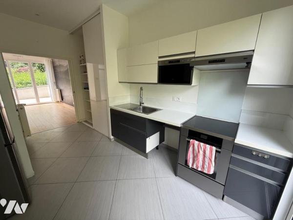  maison de 198 m2 et terrain de 430 m2