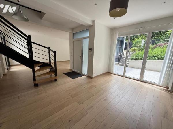 maison de 198 m2 et terrain de 430 m2