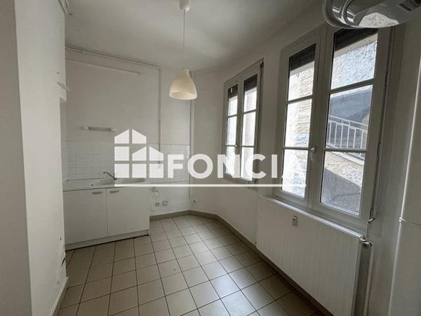 Location Appartement 3 pièces 87.62 m² - 56 RUE MERCIERE Lyon 69002
