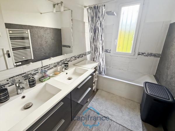 Dpt Gers (32), à vendre BARCELONNE DU GERS belle maison T5 de 105 m² habitables sur 2 niveaux + garage sur 617 m² de terrain, au bout d'une impasse, au calme