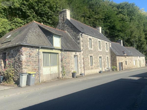 Maison à vendre à Ploëzal dans les Côtes-d'Armor (22260), ref : 22079-835