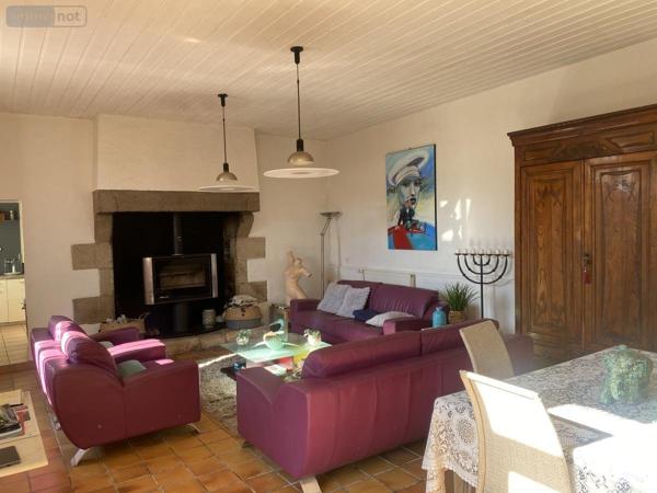 Maison à vendre à Ploëzal dans les Côtes-d'Armor (22260), ref : 22079-835