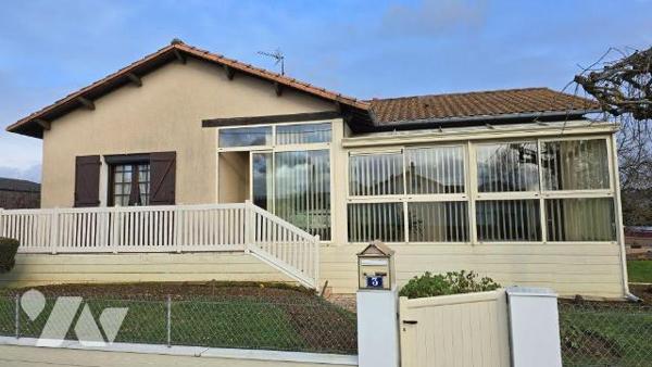 EXCLUSIVITE LMBS.
Quartier calme à 2 min de toutes commodités. Pavillon de 1980 en bon état gé...