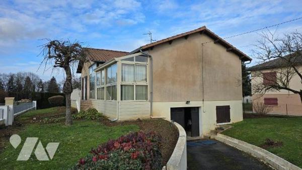 EXCLUSIVITE LMBS.
Quartier calme à 2 min de toutes commodités. Pavillon de 1980 en bon état gé...