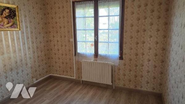 EXCLUSIVITE LMBS.
Quartier calme à 2 min de toutes commodités. Pavillon de 1980 en bon état gé...