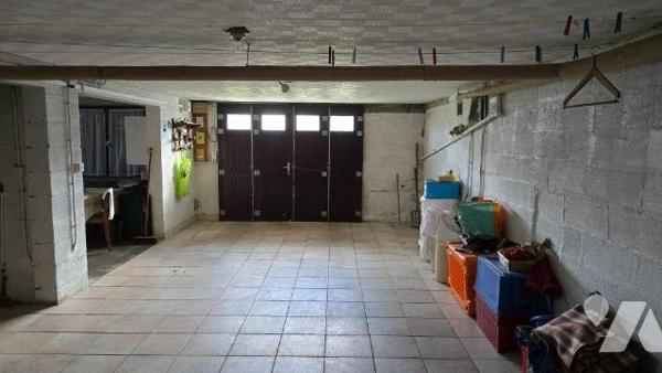 EXCLUSIVITE LMBS.
Quartier calme à 2 min de toutes commodités. Pavillon de 1980 en bon état gé...