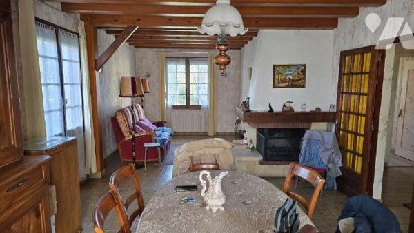 EXCLUSIVITE LMBS.
Quartier calme à 2 min de toutes commodités. Pavillon de 1980 en bon état gé...