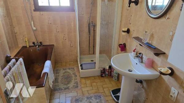 EXCLUSIVITE LMBS.
Quartier calme à 2 min de toutes commodités. Pavillon de 1980 en bon état gé...