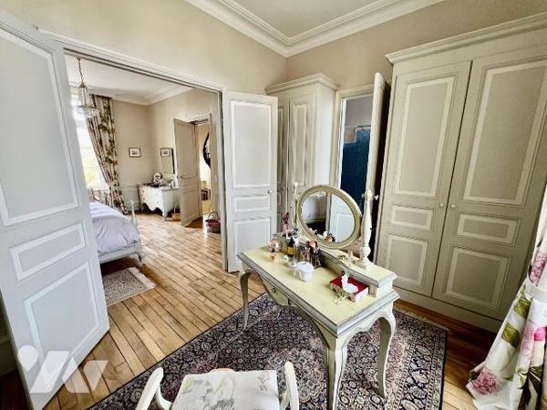 SAINT-MALO / SAINT-SERVAN : A seulement 1km des plages, venez découvrir cette somptueuse demeur...