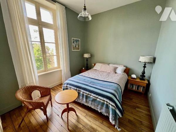 SAINT-MALO / SAINT-SERVAN : A seulement 1km des plages, venez découvrir cette somptueuse demeur...