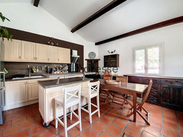 Maison de village à Callian 2/3 pièces 53 m², petite terrasse devant l'entrée