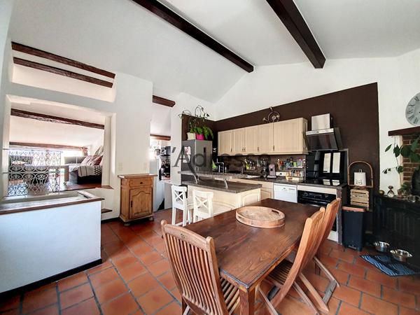 Maison de village à Callian 2/3 pièces 53 m², petite terrasse devant l'entrée