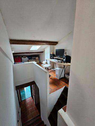 Maison de village à Callian 2/3 pièces 53 m², petite terrasse devant l'entrée