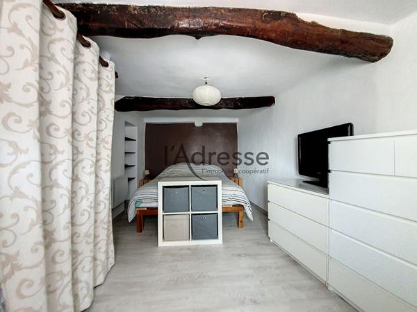 Maison de village à Callian 2/3 pièces 53 m², petite terrasse devant l'entrée