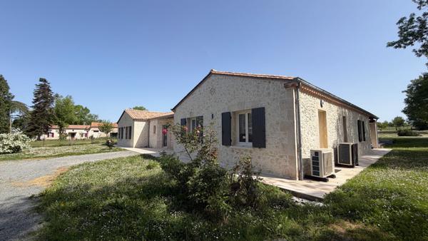 Maison contemporaine de plain pied avec piscine