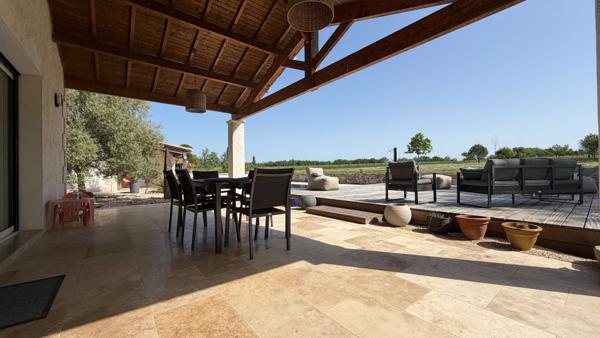 Maison contemporaine de plain pied avec piscine