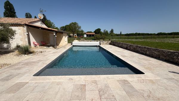 Maison contemporaine de plain pied avec piscine