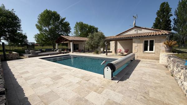 Maison contemporaine de plain pied avec piscine