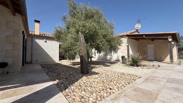 Maison contemporaine de plain pied avec piscine
