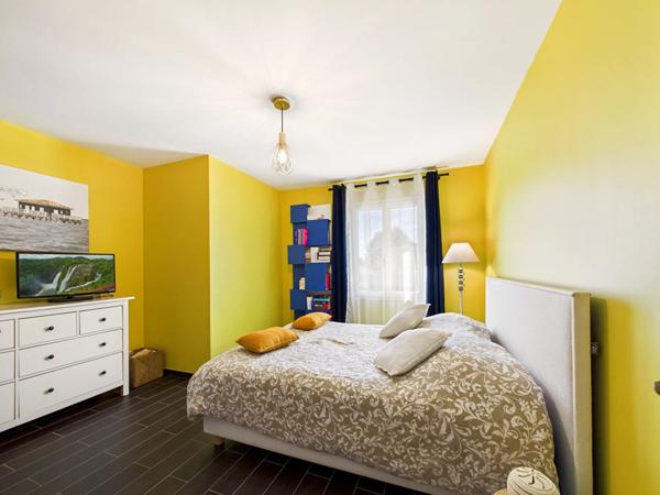 Maison contemporaine de plain pied avec piscine