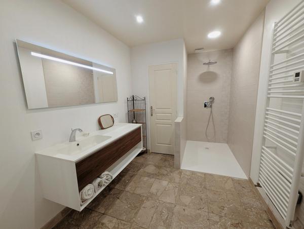 Longère de charme avec parc boisé