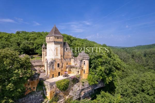 Magnifique château médiéval au cœur de la Dordogne