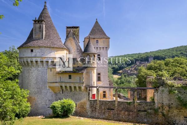 Magnifique château médiéval au cœur de la Dordogne