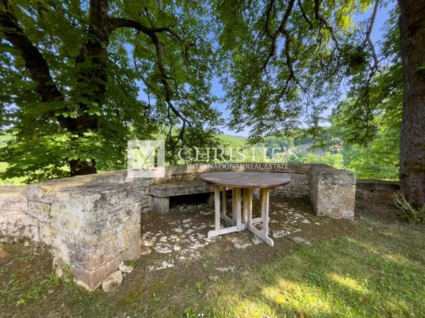 Magnifique château médiéval au cœur de la Dordogne