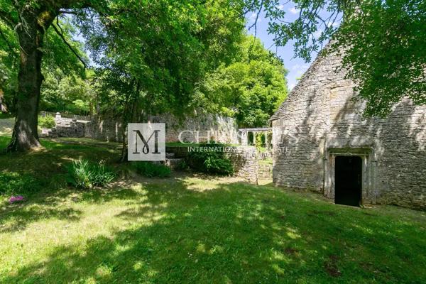 Magnifique château médiéval au cœur de la Dordogne
