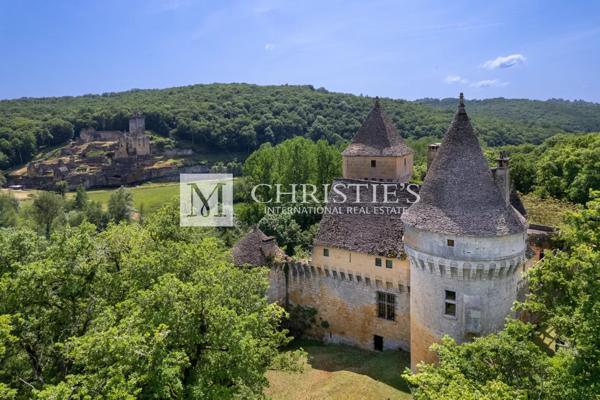 Magnifique château médiéval au cœur de la Dordogne