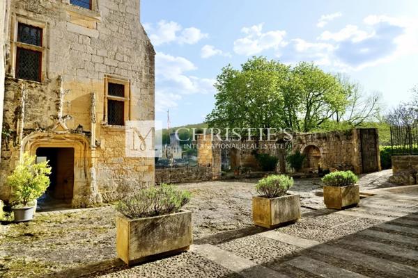 Magnifique château médiéval au cœur de la Dordogne