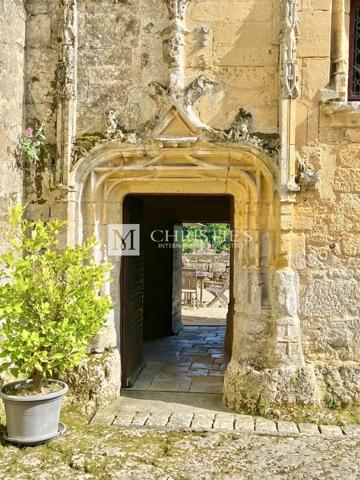 Magnifique château médiéval au cœur de la Dordogne