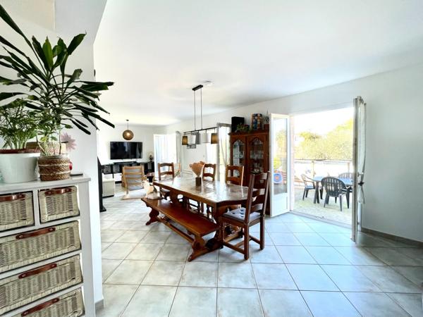 Maison familiale 128 m² avec double garage et jardin à Saint-Laurent-d'Aigouze