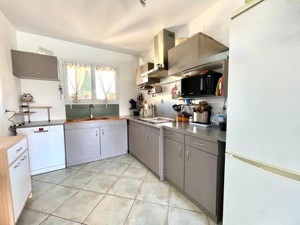 Maison familiale 128 m² avec double garage et jardin à Saint-Laurent-d'Aigouze