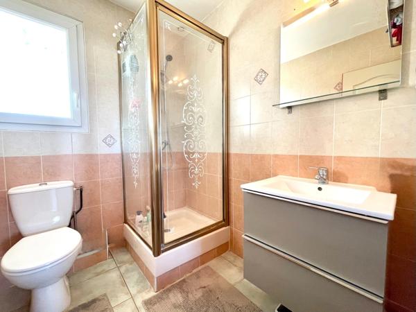 Maison familiale 128 m² avec double garage et jardin à Saint-Laurent-d'Aigouze
