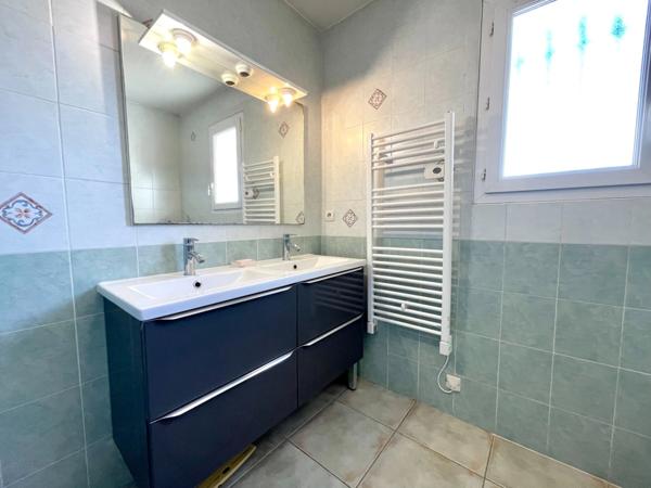 Maison familiale 128 m² avec double garage et jardin à Saint-Laurent-d'Aigouze