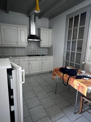 Ancien logis avec dépendances et grand jardin clos Matha (17160)