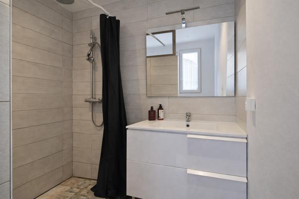 Appartement
         2 pièces
        - 42 m² 119 000 € *