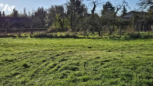 A vendre à VOULON (86700), un terrain à bâtir d'une surface de 800m²
