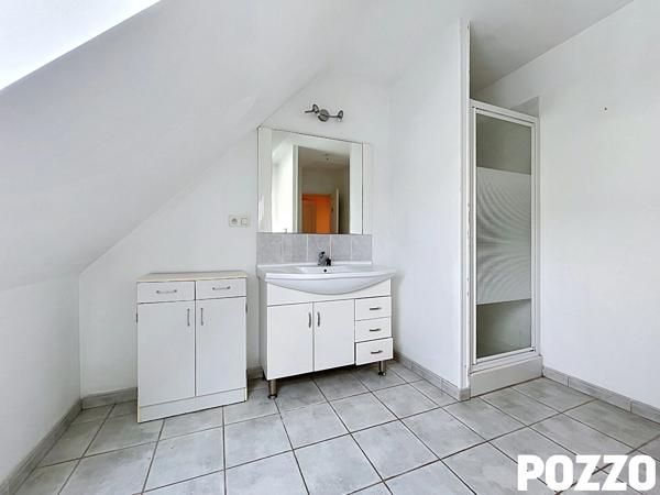 A VENDRE. CONDE SUR VIRE. PROCHE BOURG ET ECOLES . MAISON AVEC VIE DE PLAIN PIED. CONDE SUR VIRE