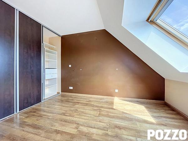 A VENDRE. CONDE SUR VIRE. PROCHE BOURG ET ECOLES . MAISON AVEC VIE DE PLAIN PIED. CONDE SUR VIRE