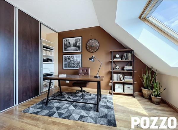 A VENDRE. CONDE SUR VIRE. PROCHE BOURG ET ECOLES . MAISON AVEC VIE DE PLAIN PIED. CONDE SUR VIRE