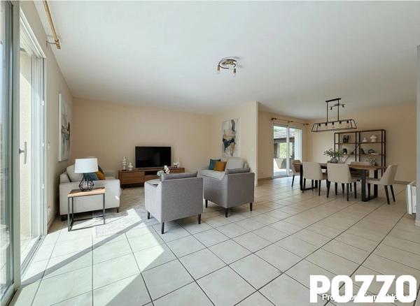 A VENDRE. CONDE SUR VIRE. PROCHE BOURG ET ECOLES . MAISON AVEC VIE DE PLAIN PIED. CONDE SUR VIRE