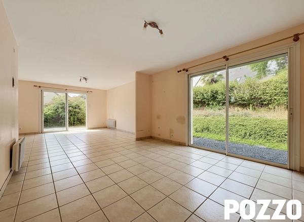 A VENDRE. CONDE SUR VIRE. PROCHE BOURG ET ECOLES . MAISON AVEC VIE DE PLAIN PIED. CONDE SUR VIRE