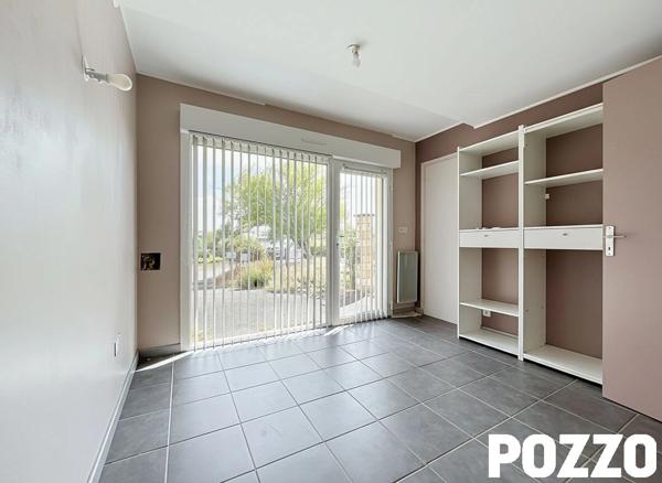 A VENDRE. CONDE SUR VIRE. PROCHE BOURG ET ECOLES . MAISON AVEC VIE DE PLAIN PIED. CONDE SUR VIRE