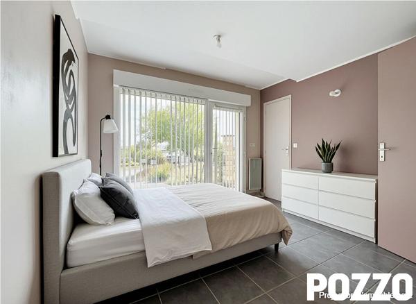 A VENDRE. CONDE SUR VIRE. PROCHE BOURG ET ECOLES . MAISON AVEC VIE DE PLAIN PIED. CONDE SUR VIRE