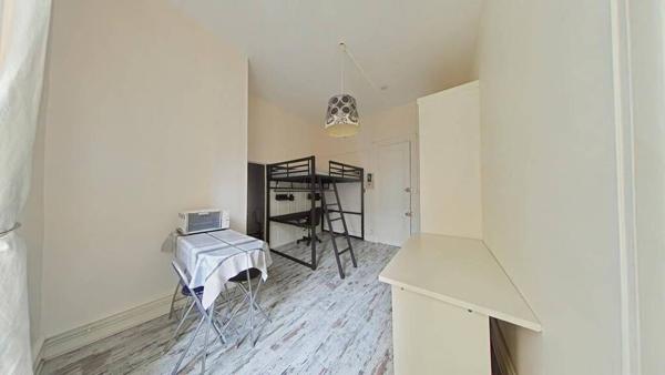 STUDIO CALME DANS SECTEUR CENTRAL