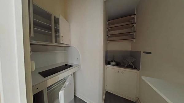 STUDIO CALME DANS SECTEUR CENTRAL