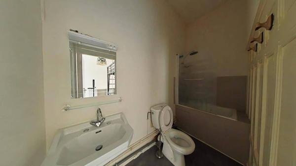 STUDIO CALME DANS SECTEUR CENTRAL